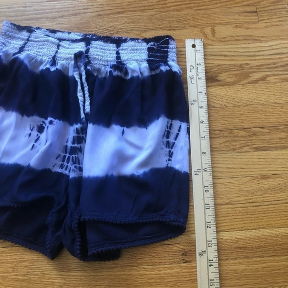 Tie dyed shorts byJapna - Picture 2 of 4